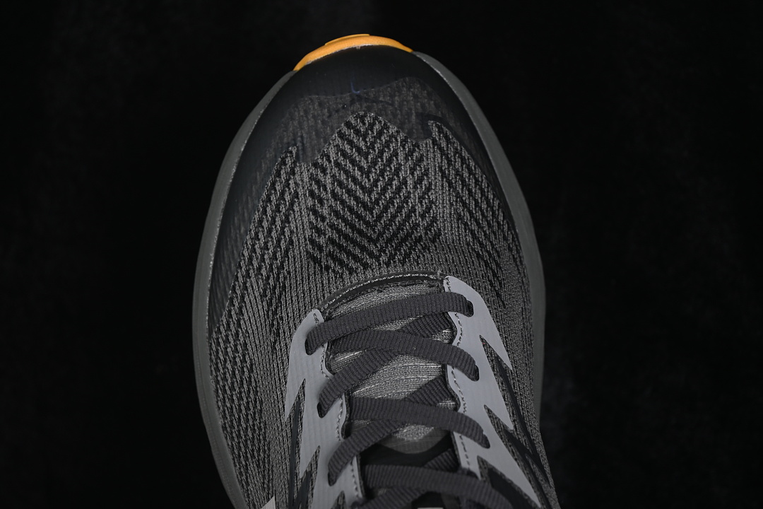 HOKA One One Challenger 8 GTX