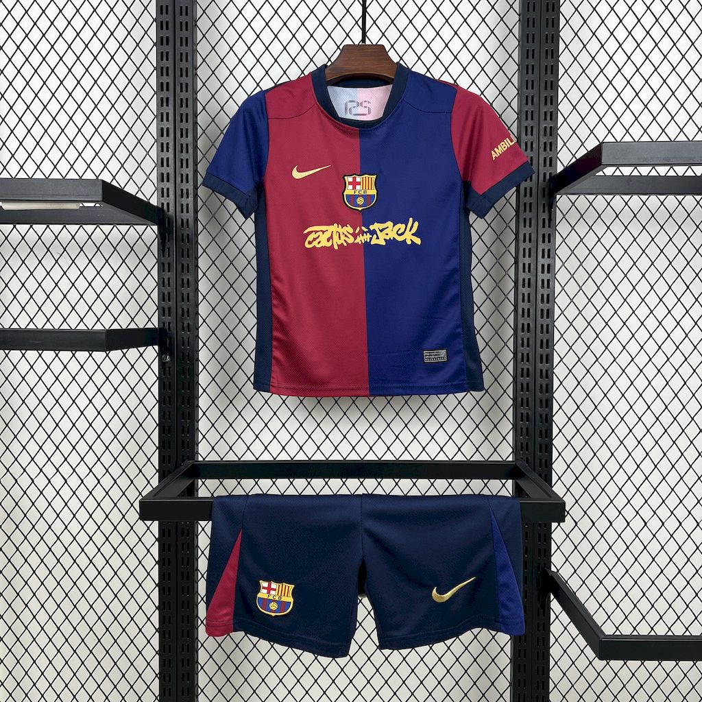 Kit Enfant FC Barcelone€13.99