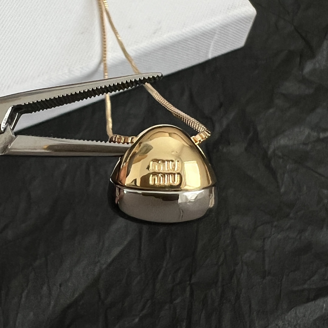 MIUMIU's exquisite and versatile necklace - cnluxepick
