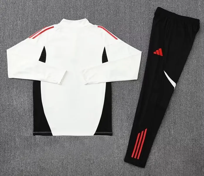 Liverpool Survêtement / Training 2025 2026€39.99