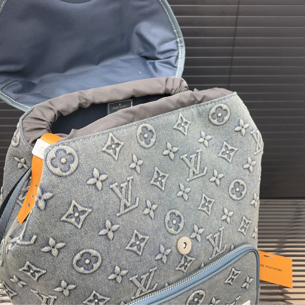 Louis Vuitton Montsouris Rucksack Monogram Wash Blue 32Cm