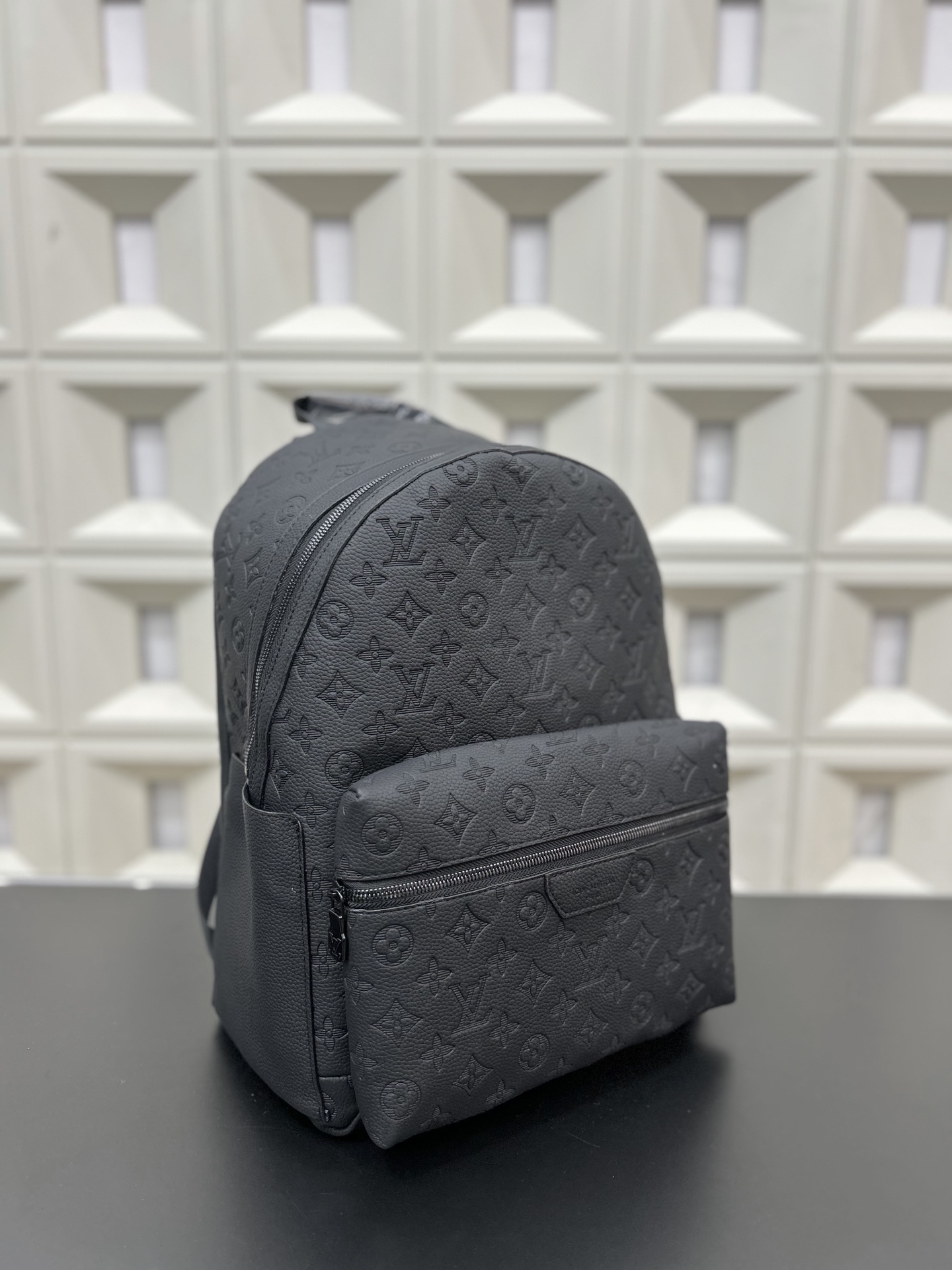 LV Discovery Backpack - cnluxepick