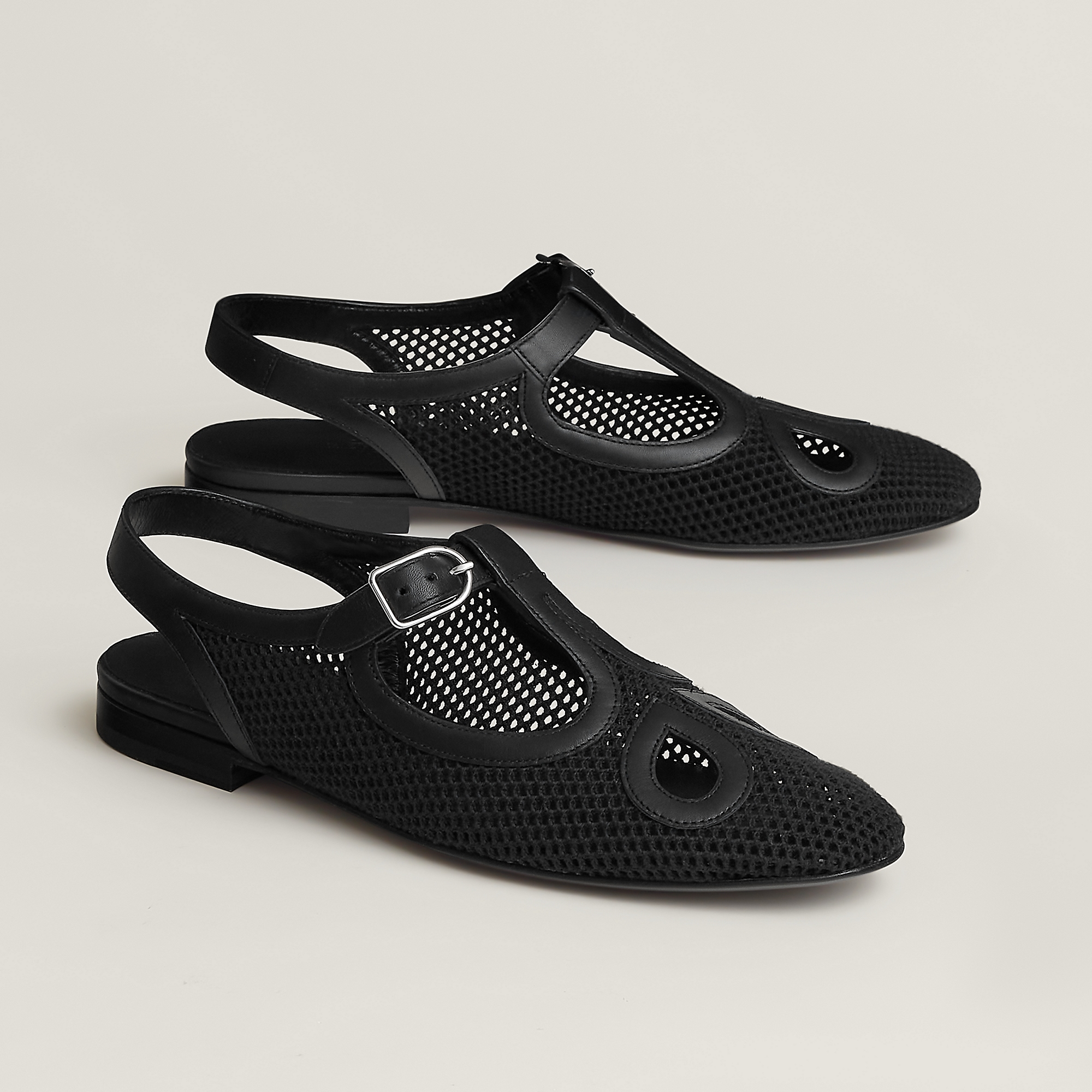 Flat shoes