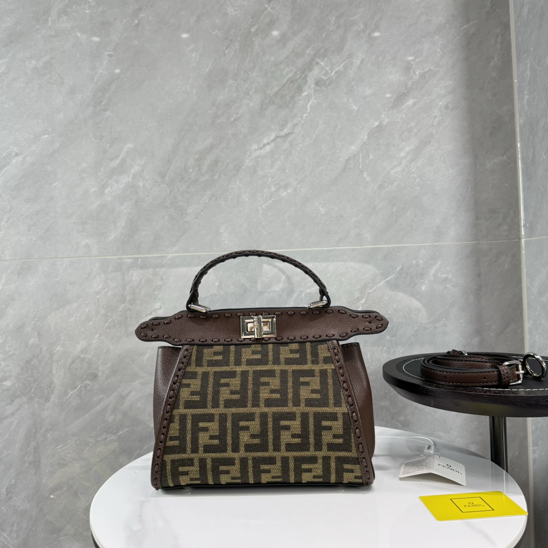 High quality Fendi Handheld Crossbody Bag - cnluxepick