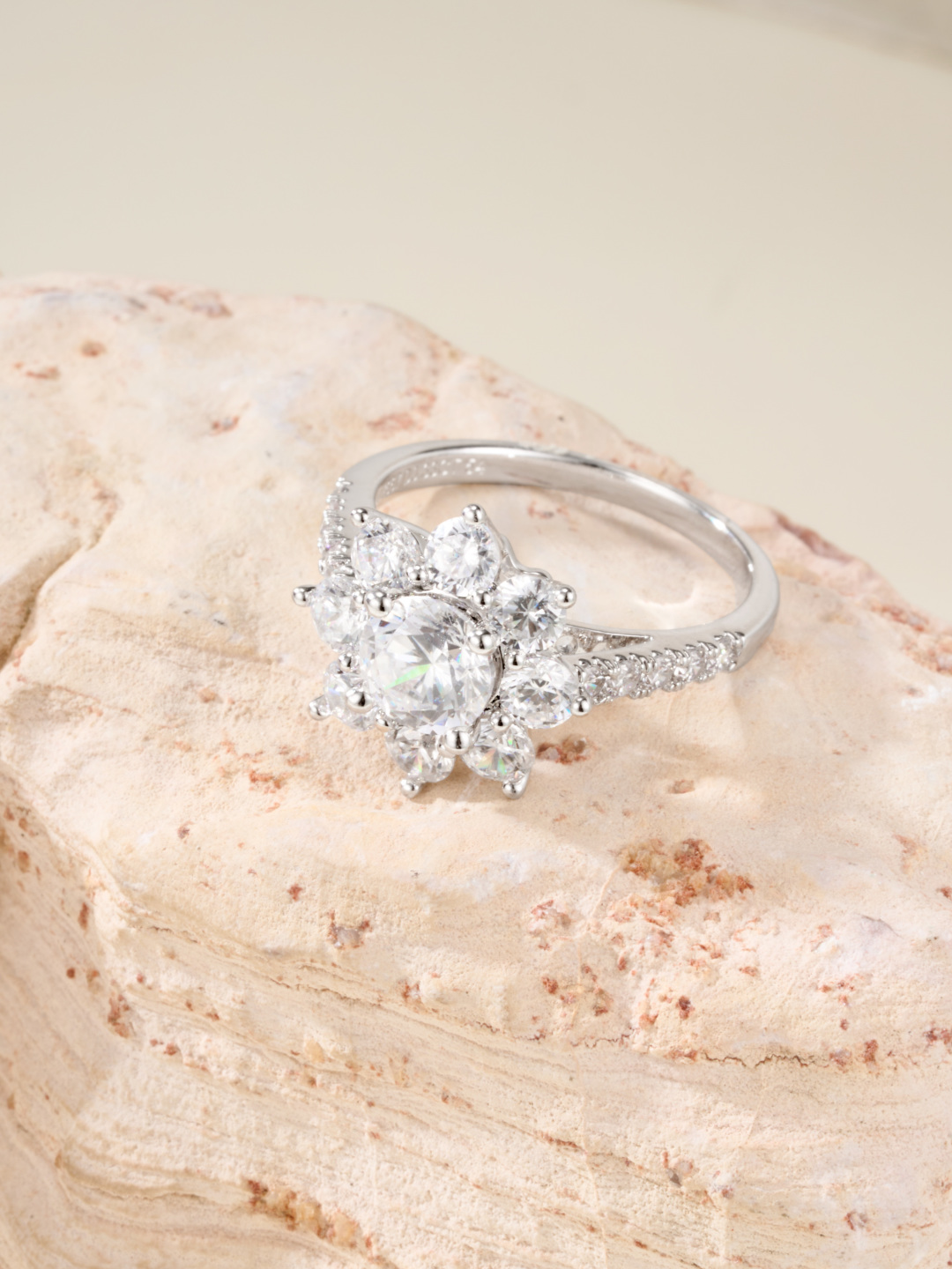 Harry Winston Sunflower Ring - cnluxepick