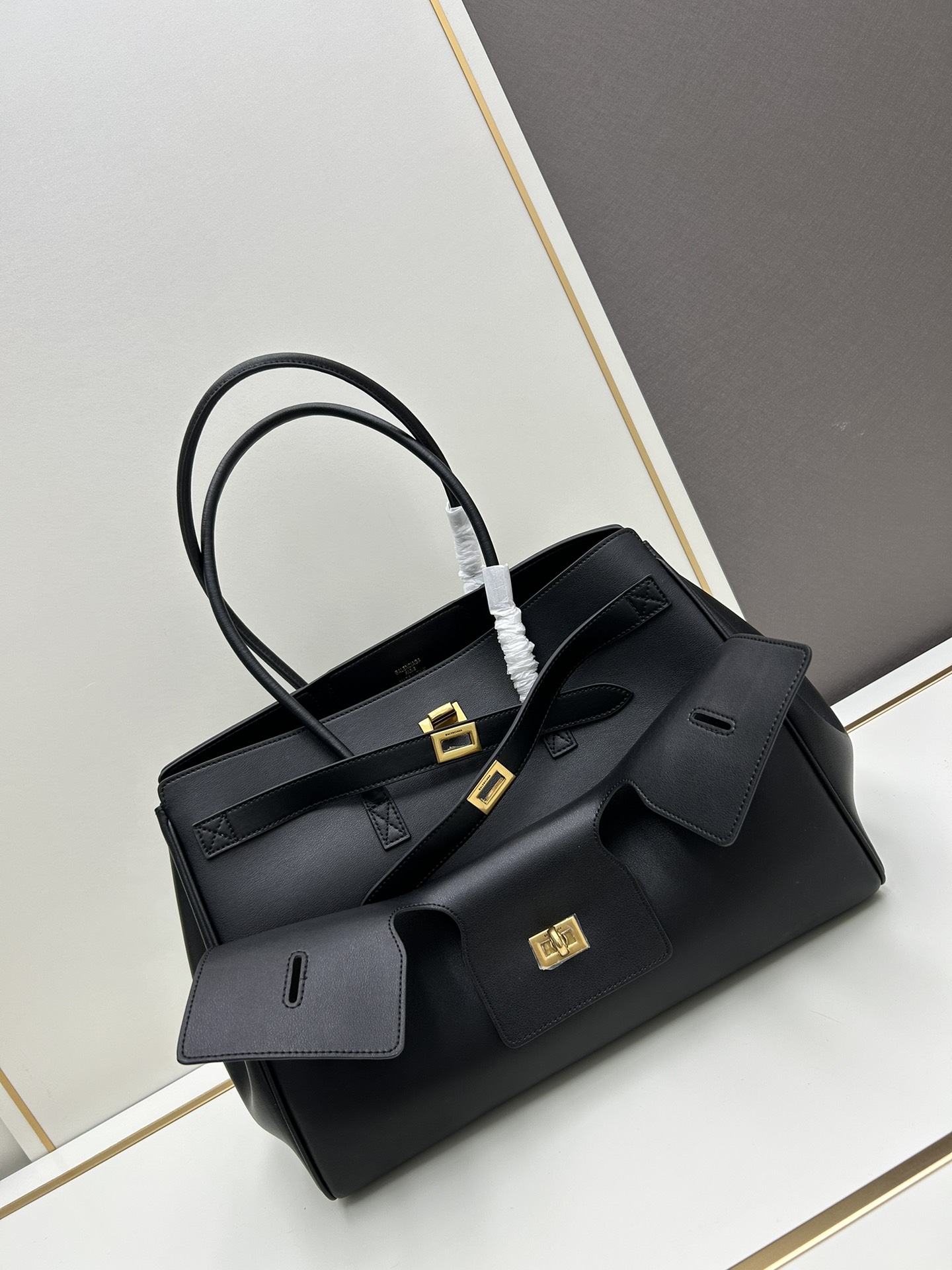 Balenciaga Belair handbag - cnluxepick