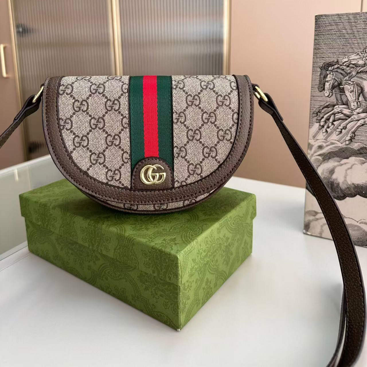 Gucci shoulder bag - cnluxepick