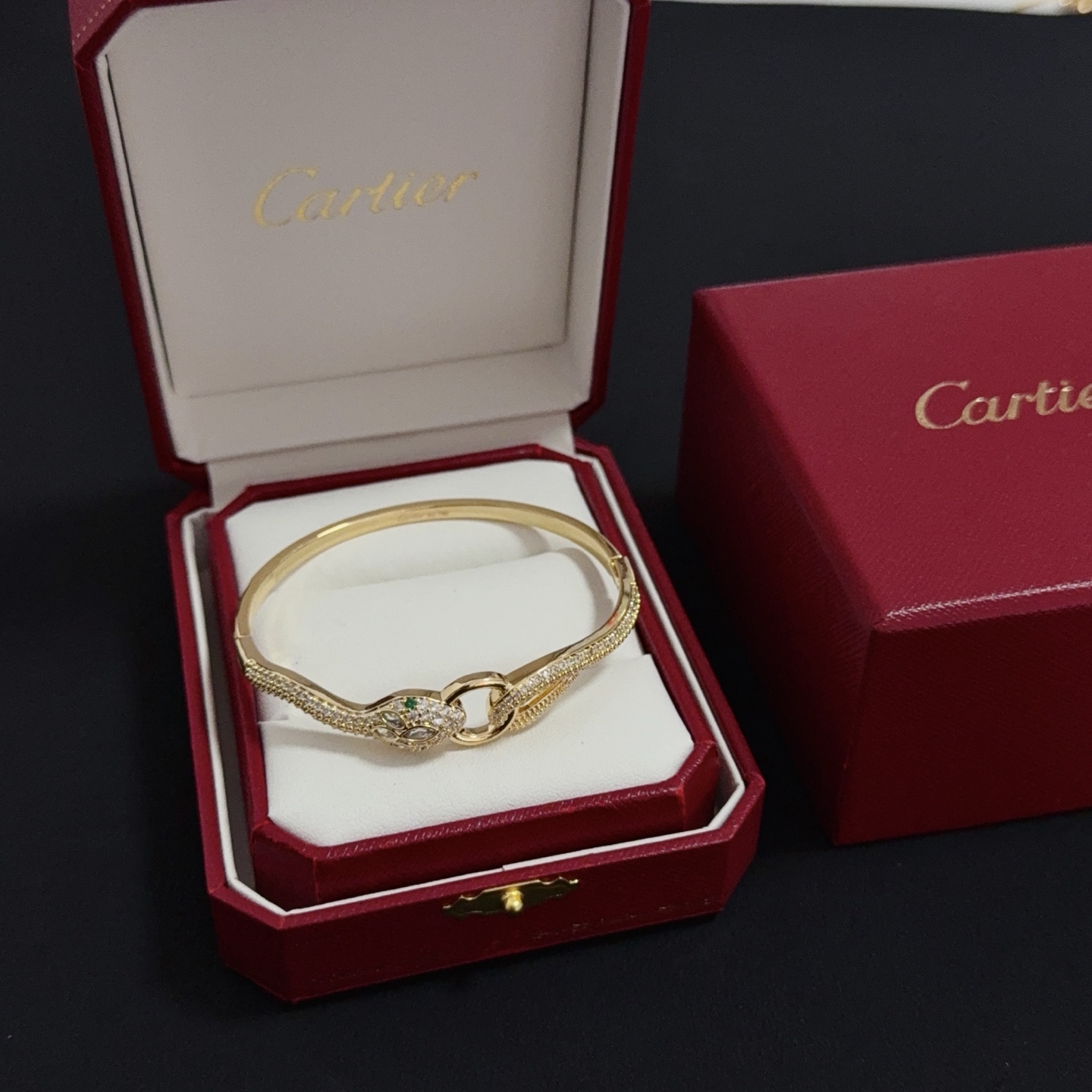 Cartier diamond bracelet - cnluxepick