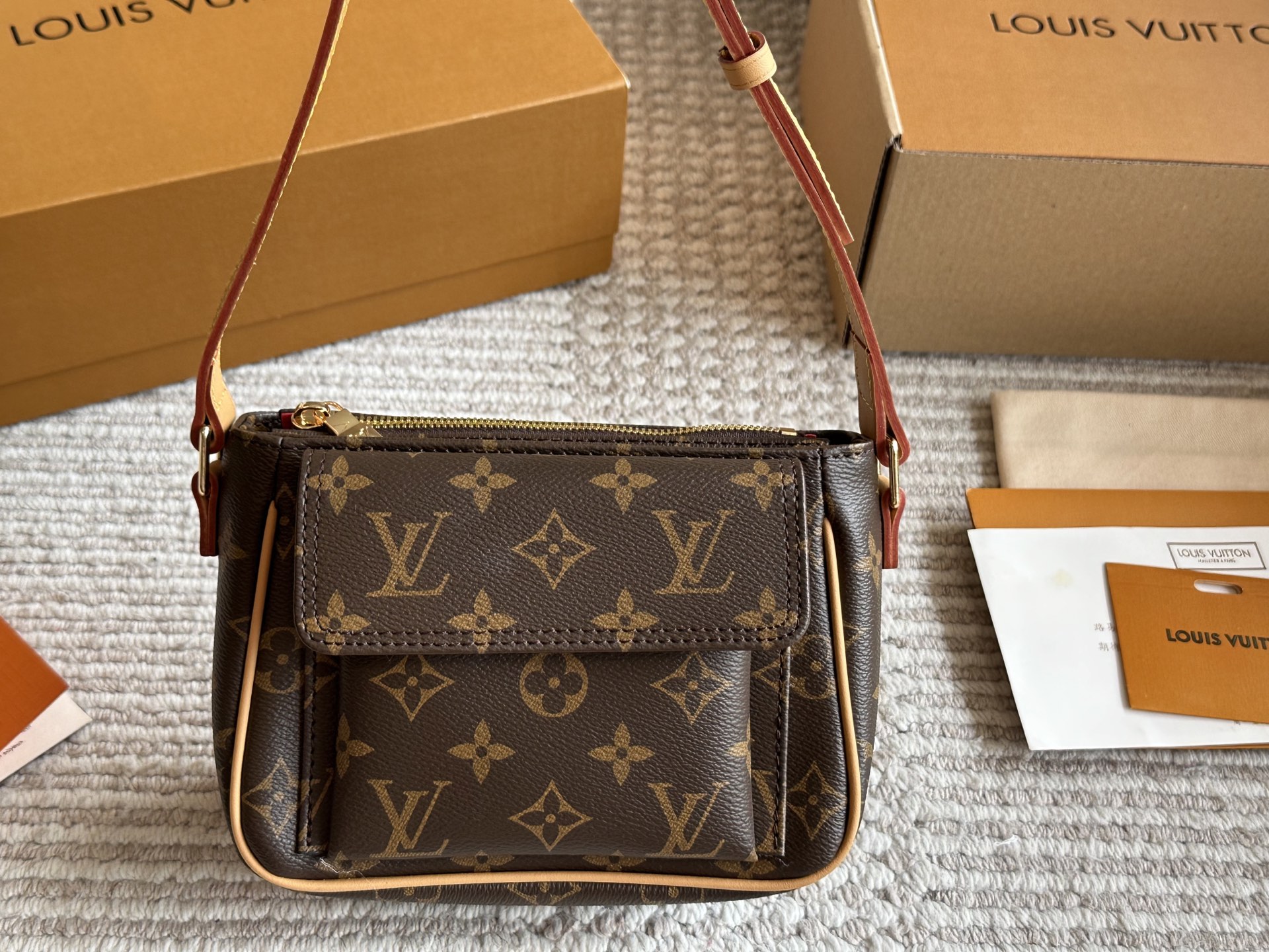 LV Vintage Classic Shoulder Bag - cnluxepick