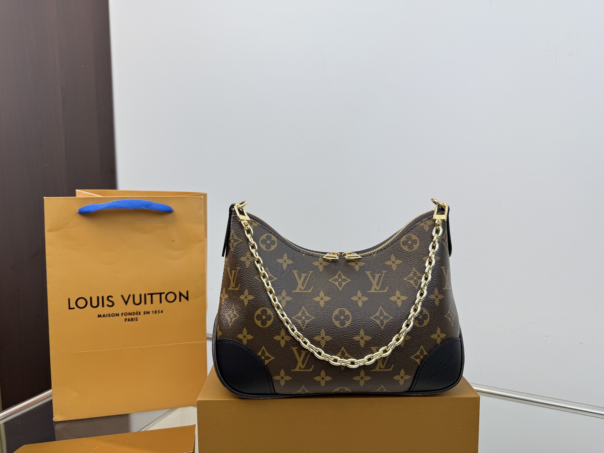 LV Classic Croissant Bag - cnluxepick