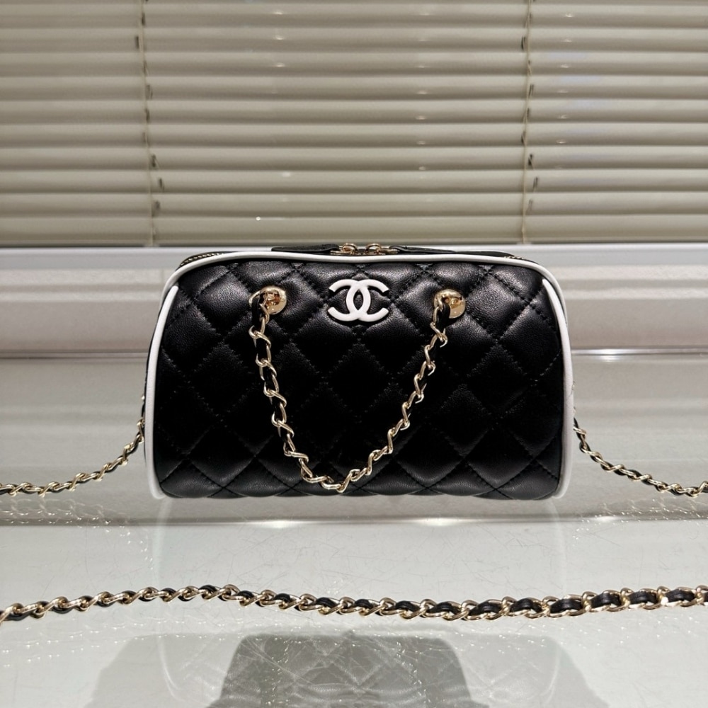 Chanel Clutch With Chain Black And White 18Cm/7in
