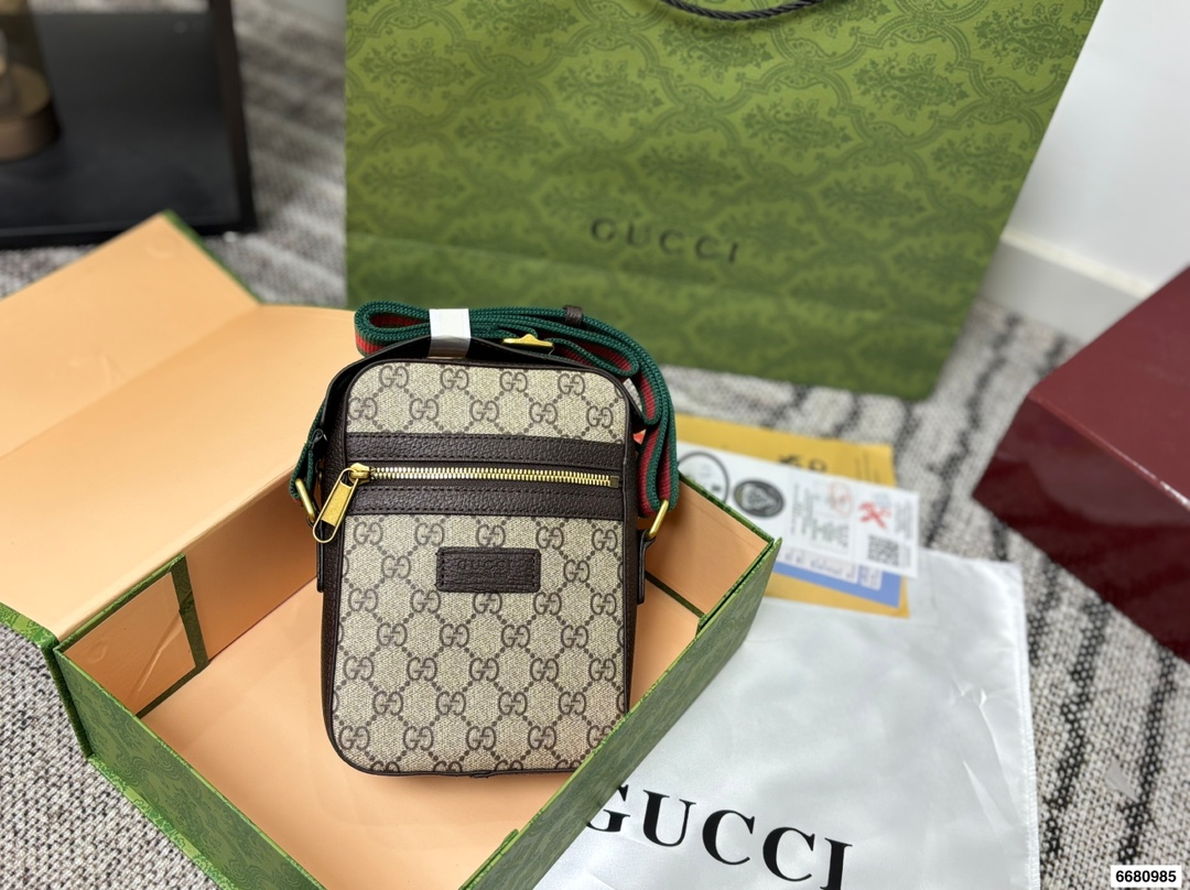 Gucci's new monogram phone bag - cnluxepick