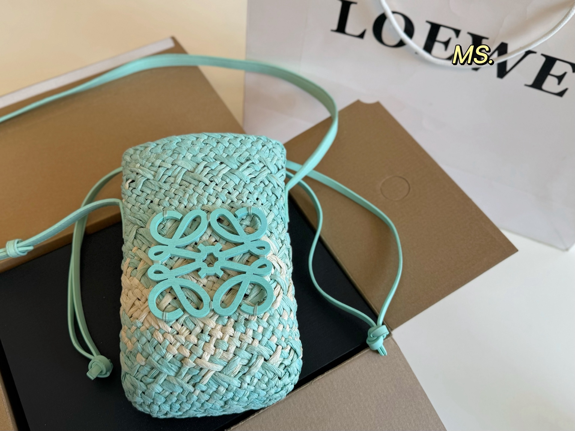 LOEWE new straw drawstring mobile phone bag - cnluxepick