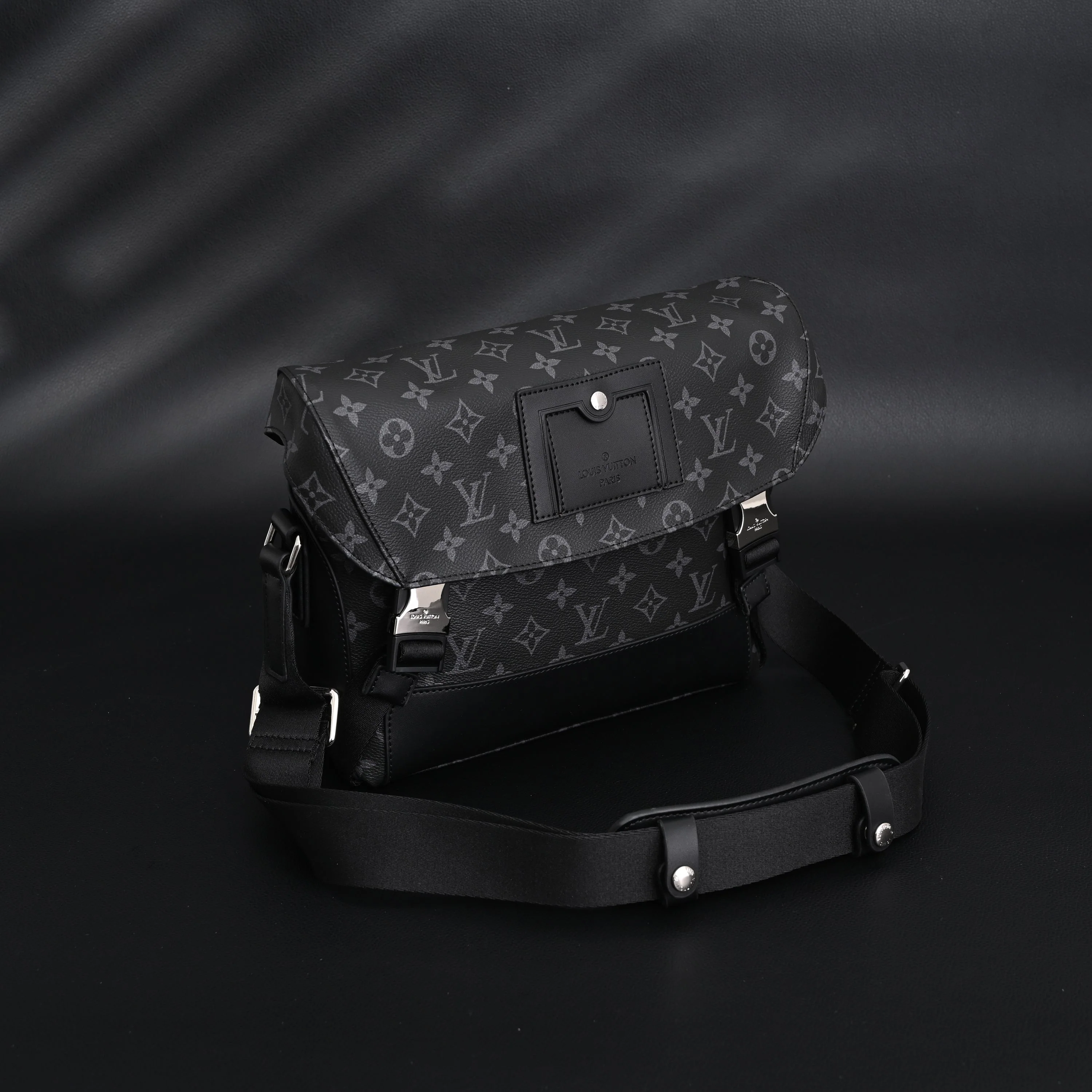 Louis Vuitton Messenger Bag – Monogram Eclipse Canvas