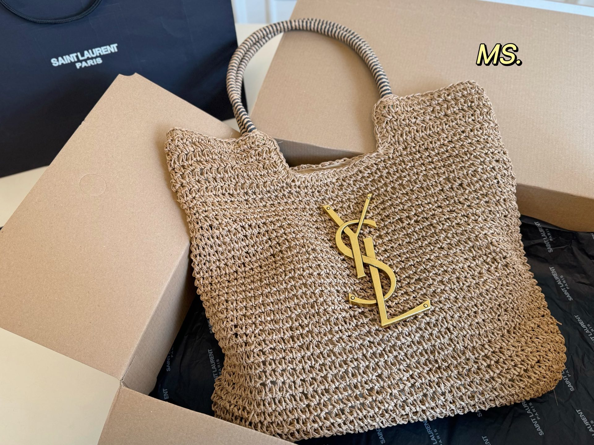 YSL's new straw tote bag is lazy and casual - cnluxepick