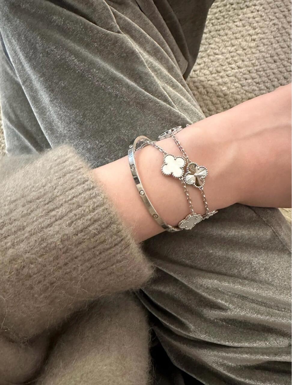 Van Cleef & Arpels White Mother-of-Pearl Four-Leaf Clover Five-Flower Bracelet - cnluxepick