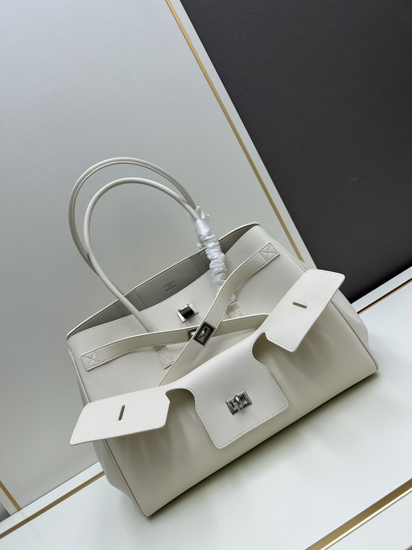 Balenciaga Belair handbag - cnluxepick