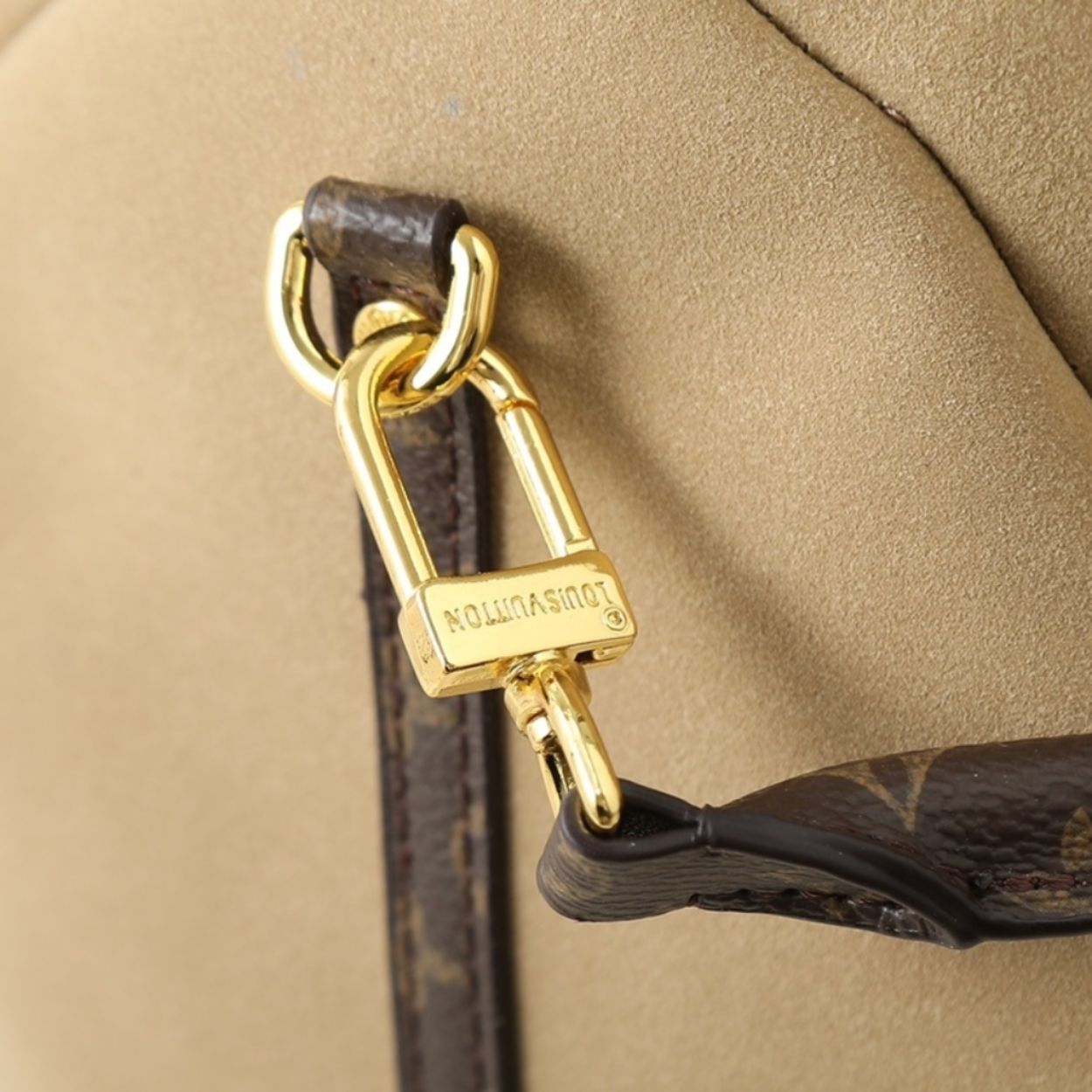 Louis Vuitton GM Express Travel Hazelnut 17.7 Inches M26451
