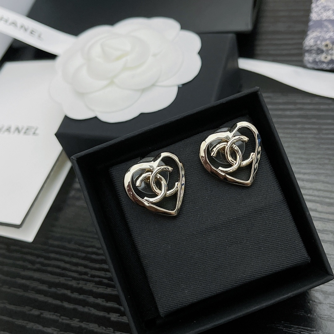 Chanel Metal Cc Heart Coco In Love Earrings Gold