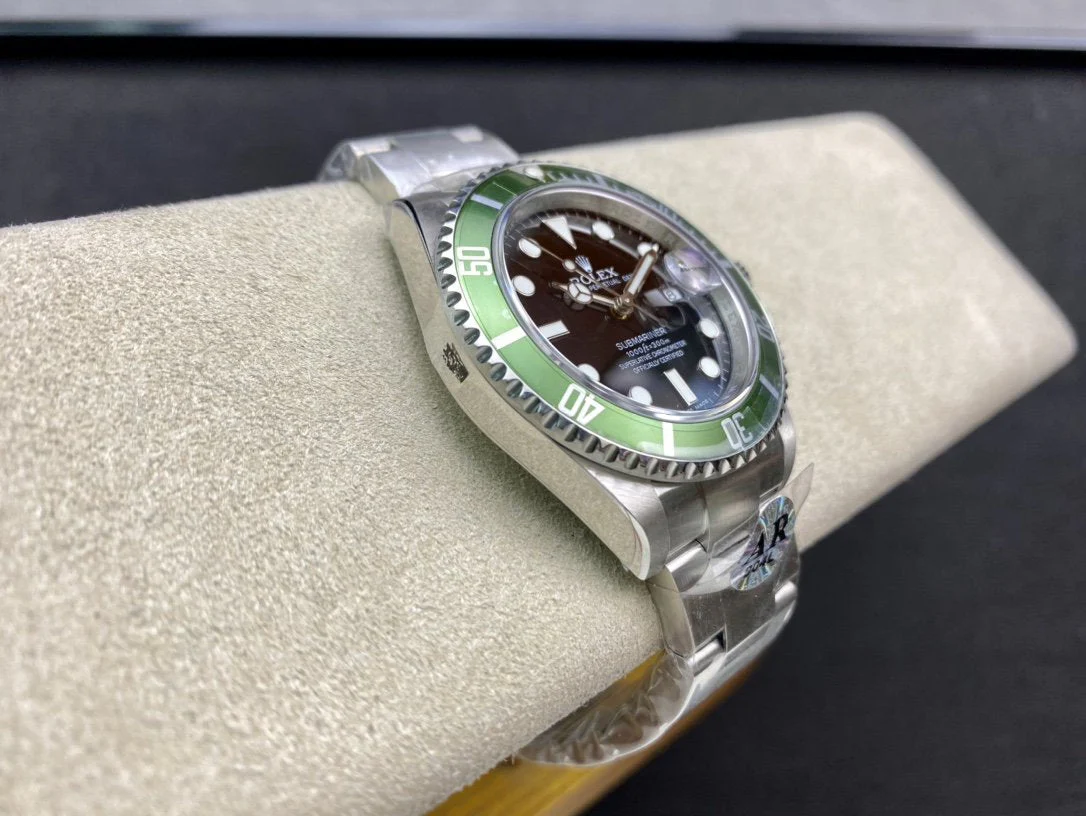 SUBMARINER DATE KERMIT DIAL