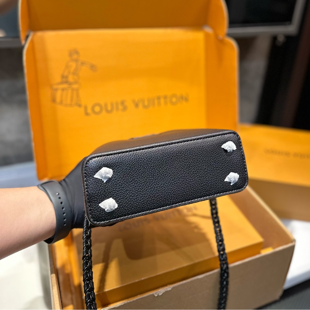 Louis Vuitton Capucines East West Mini Optic Black 19Cm M23955