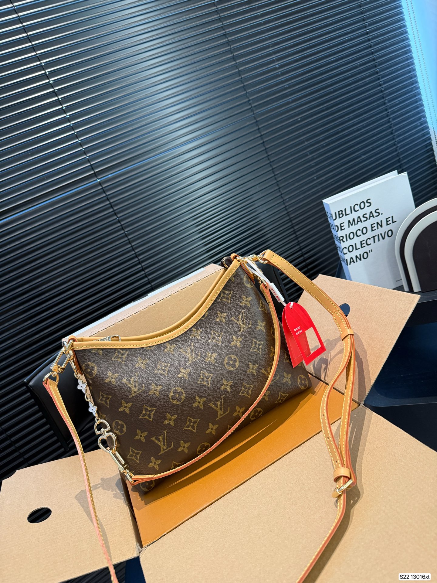 LV Fashionable Shoulder Bag - cnluxepick