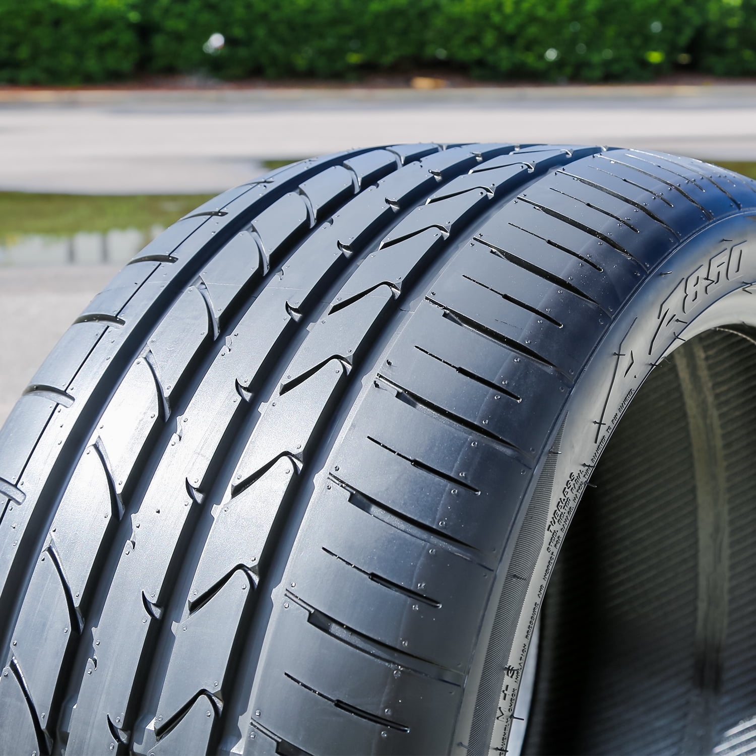 A set of 4 (quad) 235/40R20 ZR 96Y XL high performance tires