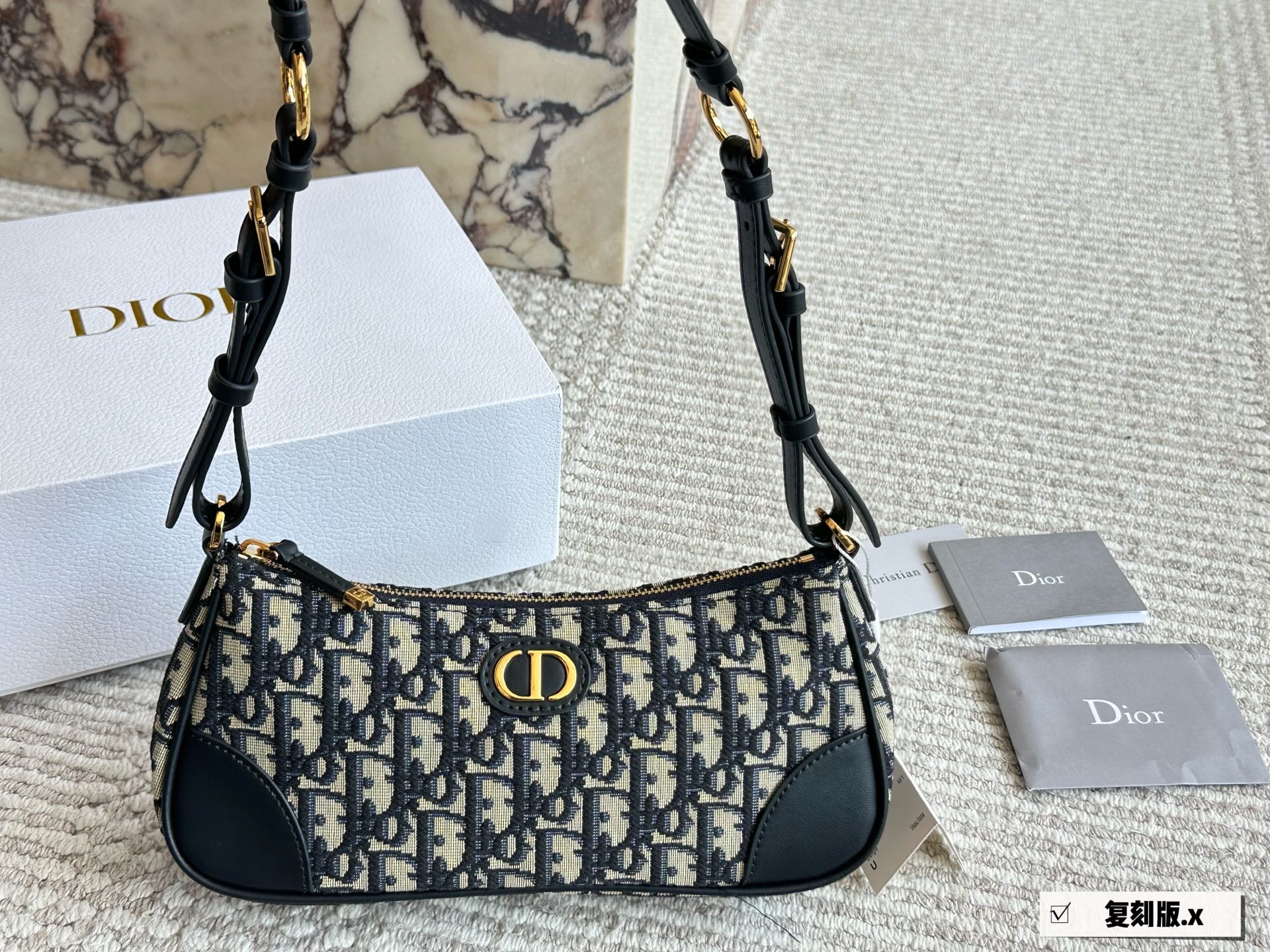 DIOR embroidered monogram baguette bag - cnluxepick