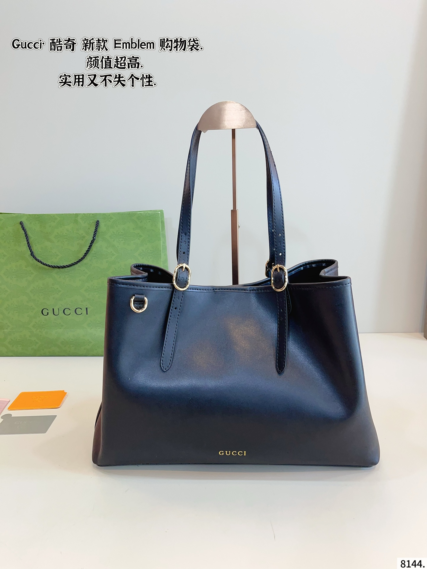 Gucci em blem versatile tote bag - cnluxepick