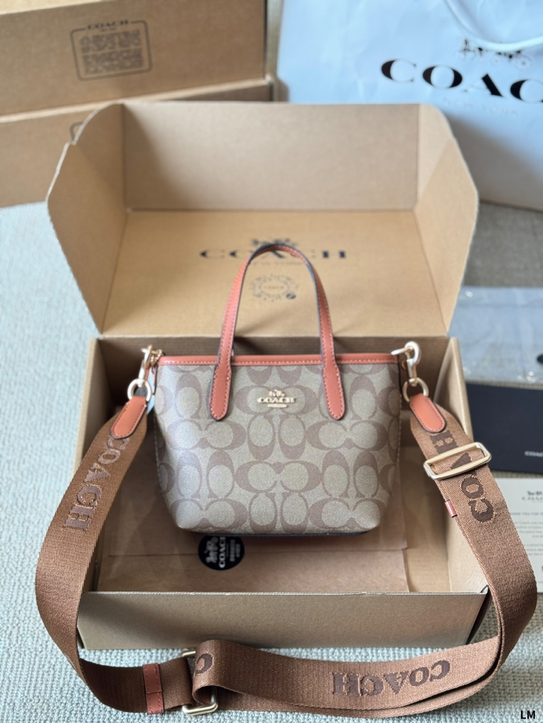 Coach's new small tote bag City series mini size - cnluxepick