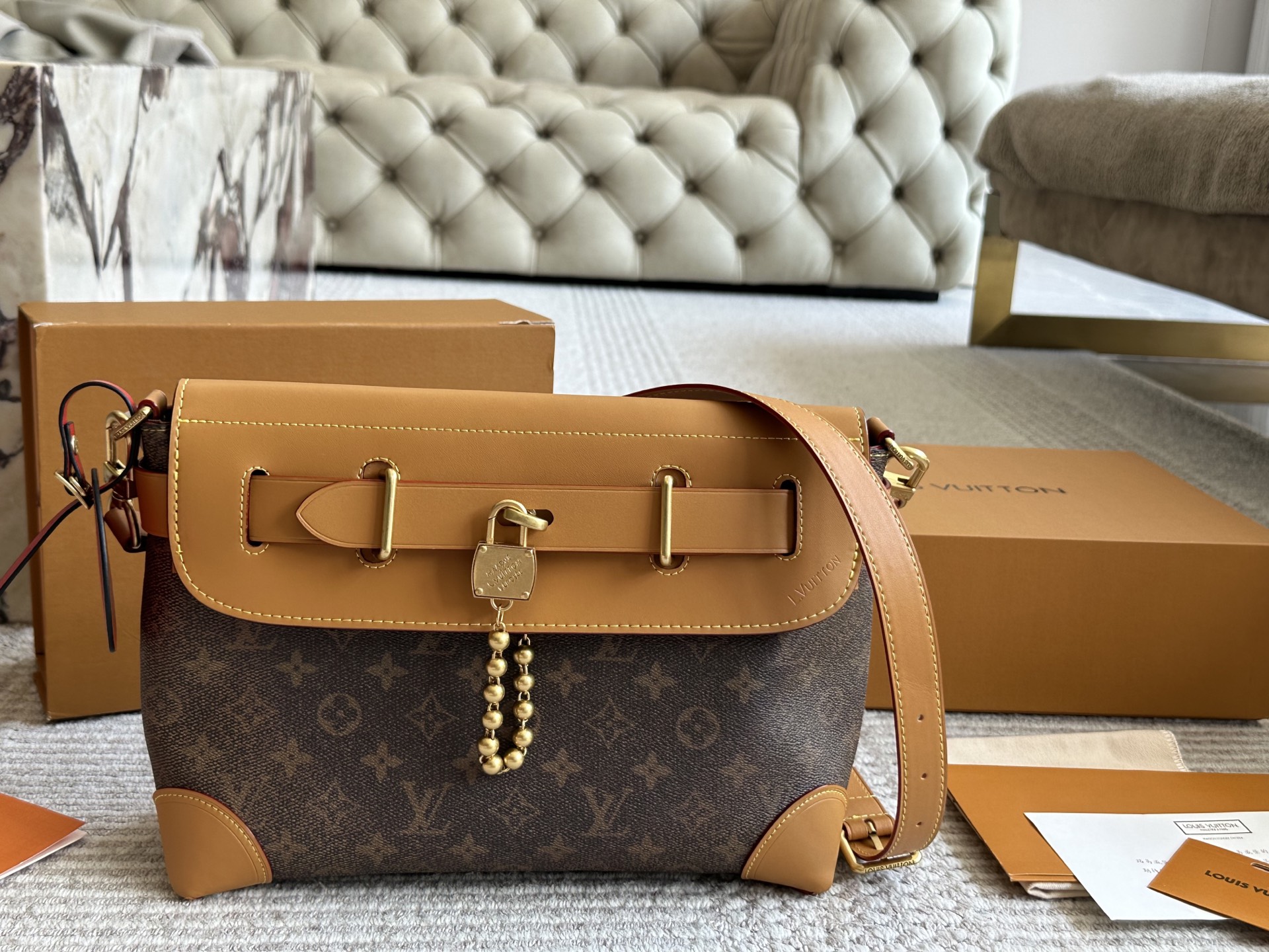 LV new messenger bag - cnluxepick