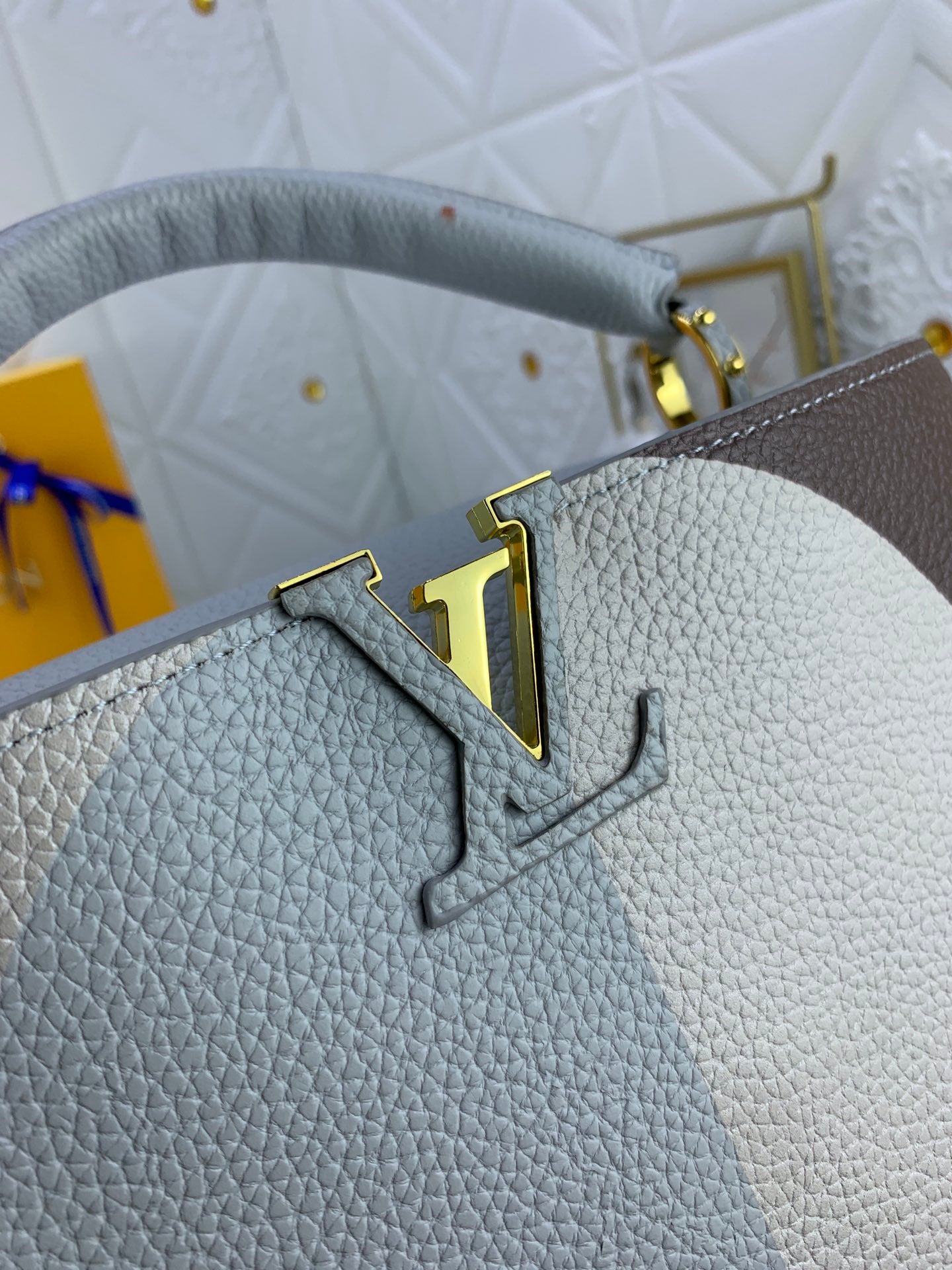 Louis Vuitton Capucines Ice Age White 31.5Cm