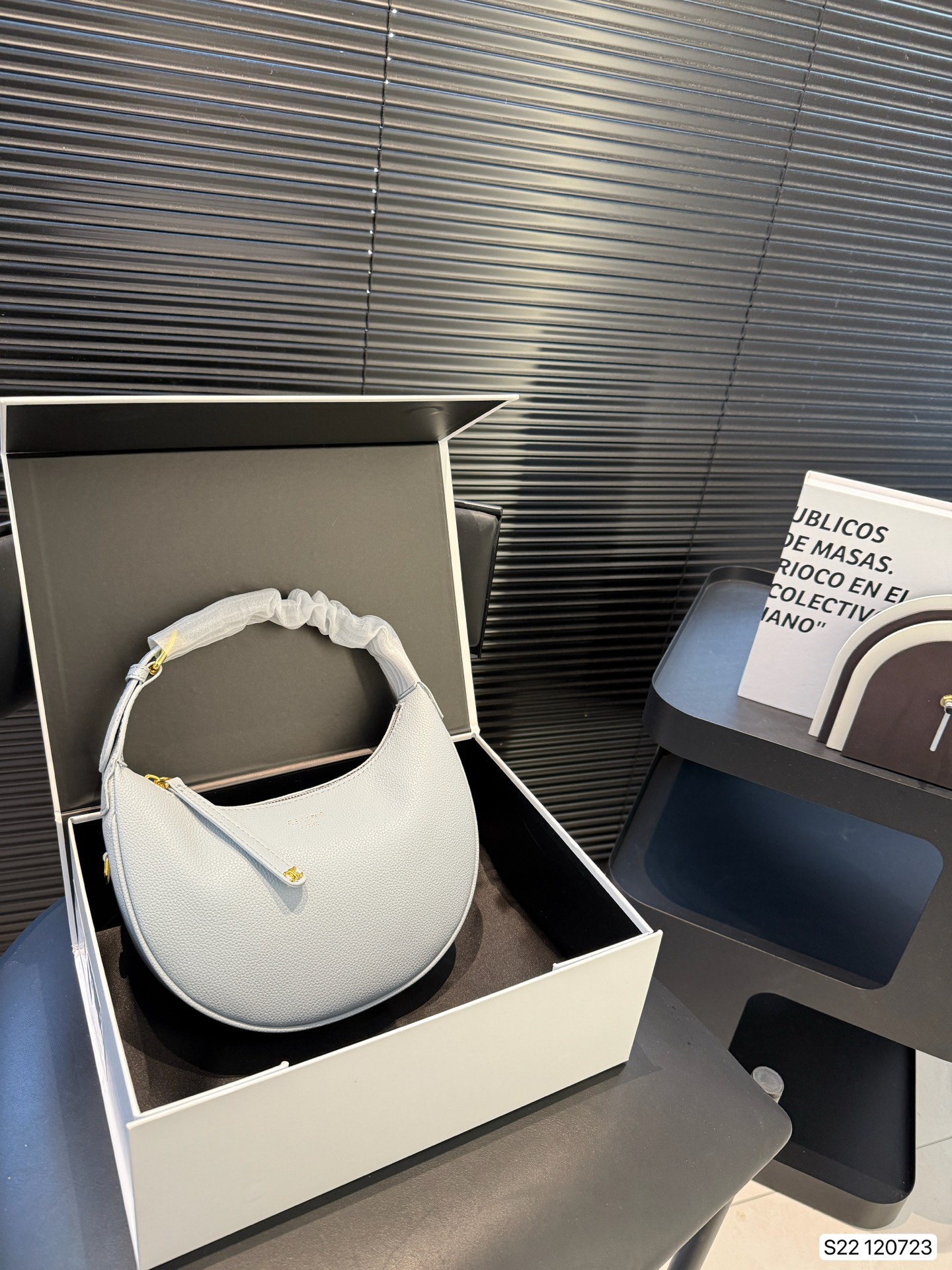 Celine's armpit bag is stylish and simple - cnluxepick