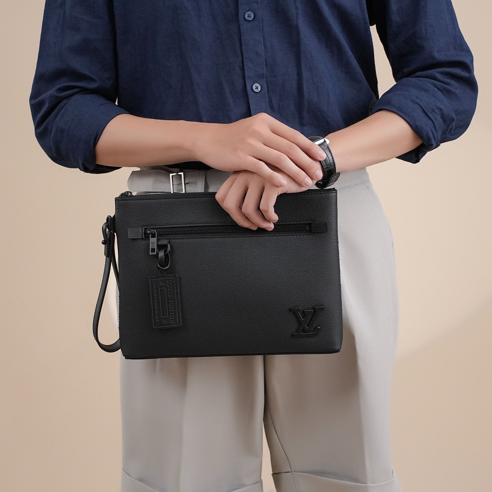 Louis Vuitton Takeoff Pouch Black 30Cm M69837