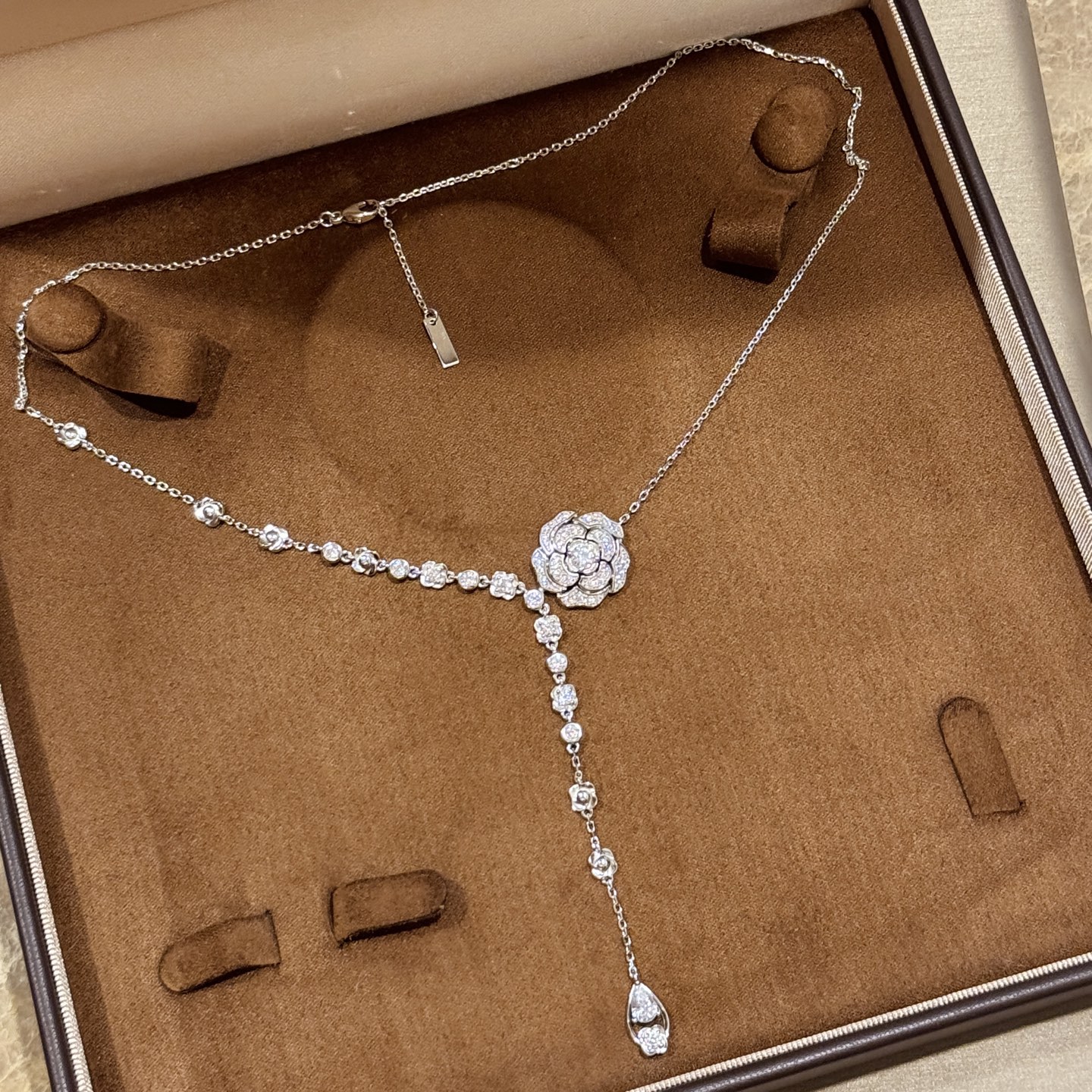 CAMELIA series hollow camellia tassel necklace - cnluxepick