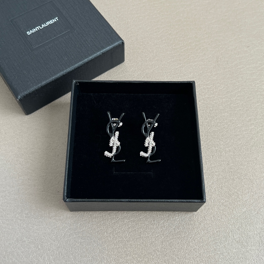 High-end light luxury style fashionable style letter stud earrings texture earrings for women - cnluxepick