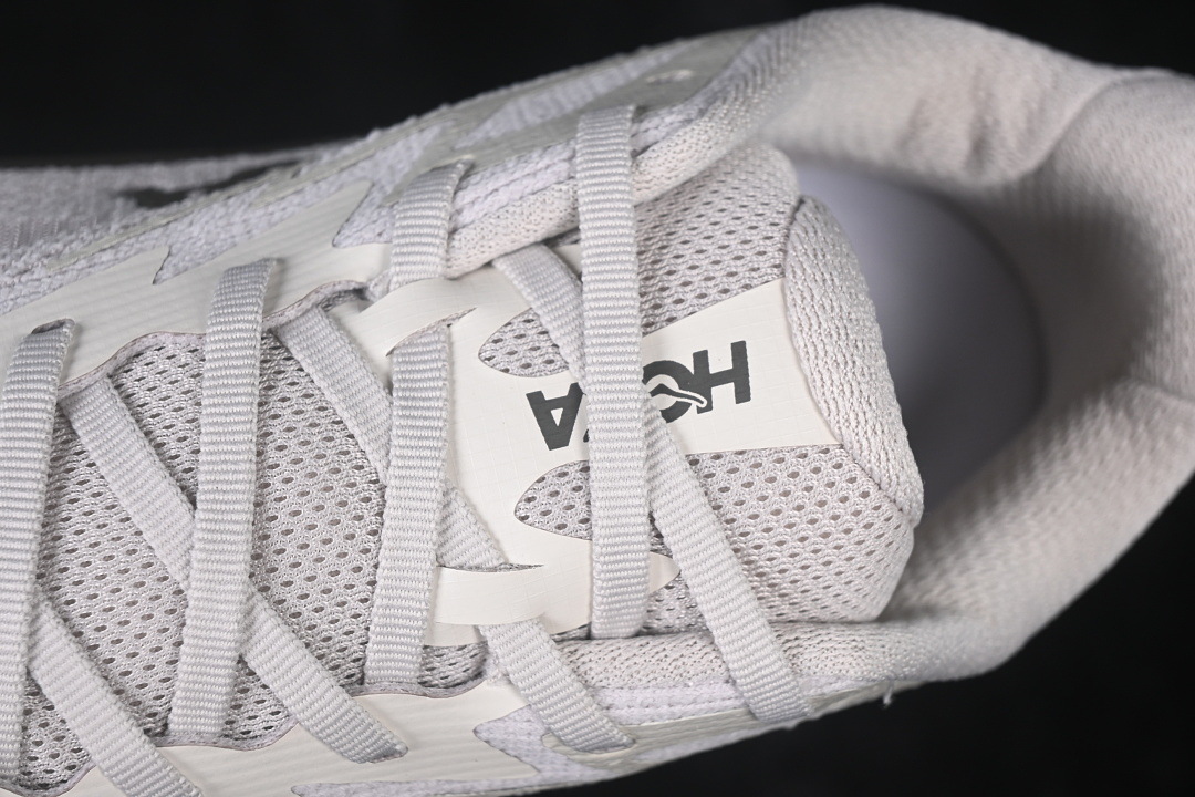 HOKA One One Challenger 8