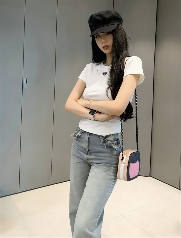 PRADA無地で飽きのこないデザインプラダtシャツレディースコーディネートが楽ちんな万能短袖