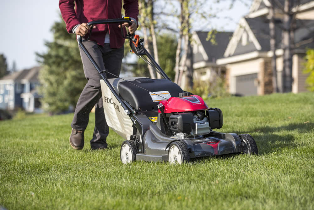 HONDA 21 In. Nexite Deck Self Propelled 4-in-1 Versamow Hydrostatic Lawn Mower with GCV200 Engine Auto Choke and Roto-stop HRX217HYA