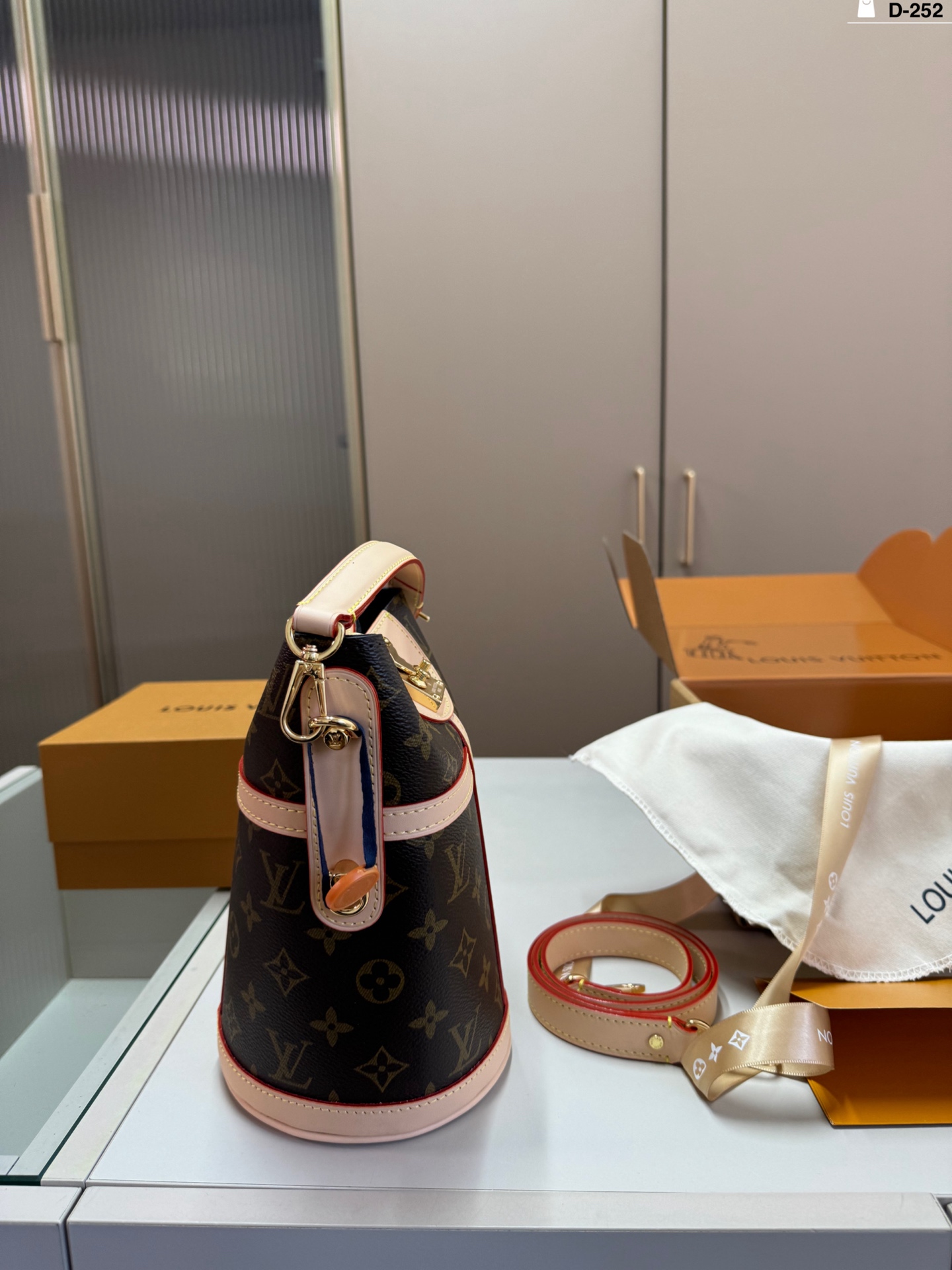 LV Duffle Bag - cnluxepick