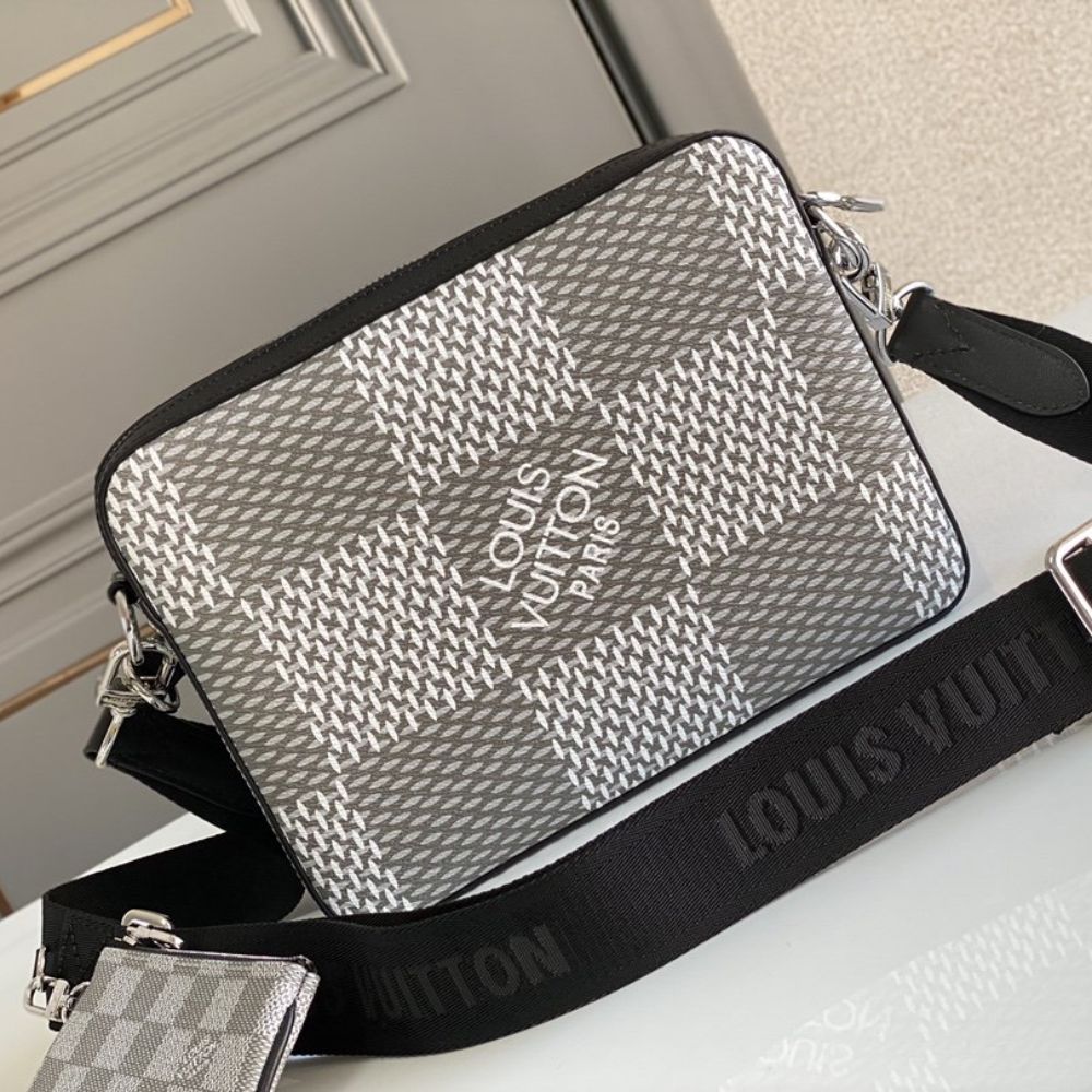 Louis Vuitton Trio Messenger Damier Graphite Plaster 9.8 Inches N50027