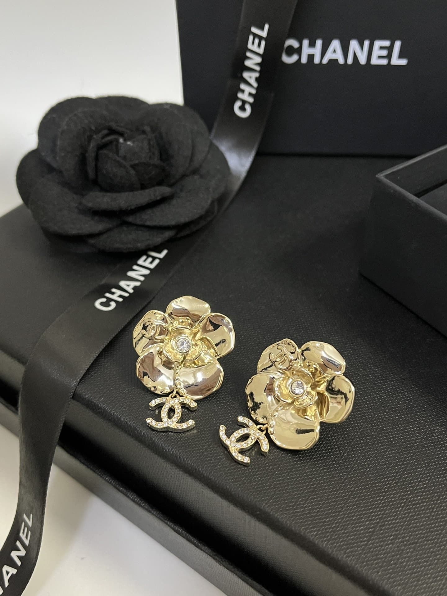 Chanel Cc Flower Earrings With Crystal Gold