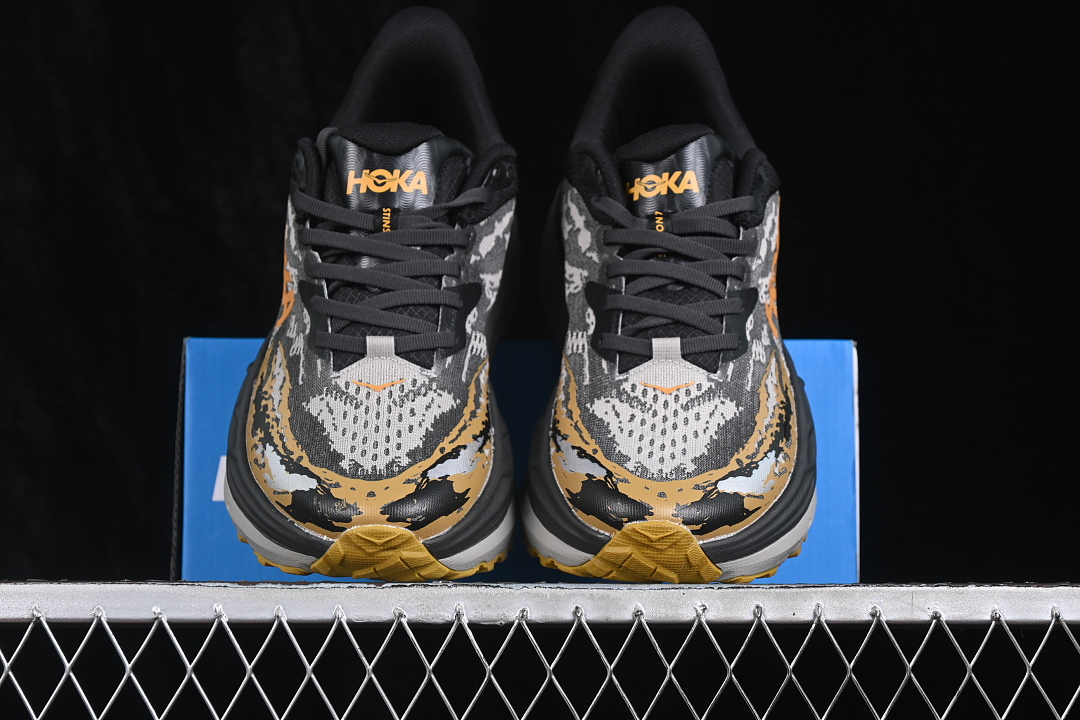 HOKA One One Stinson 7