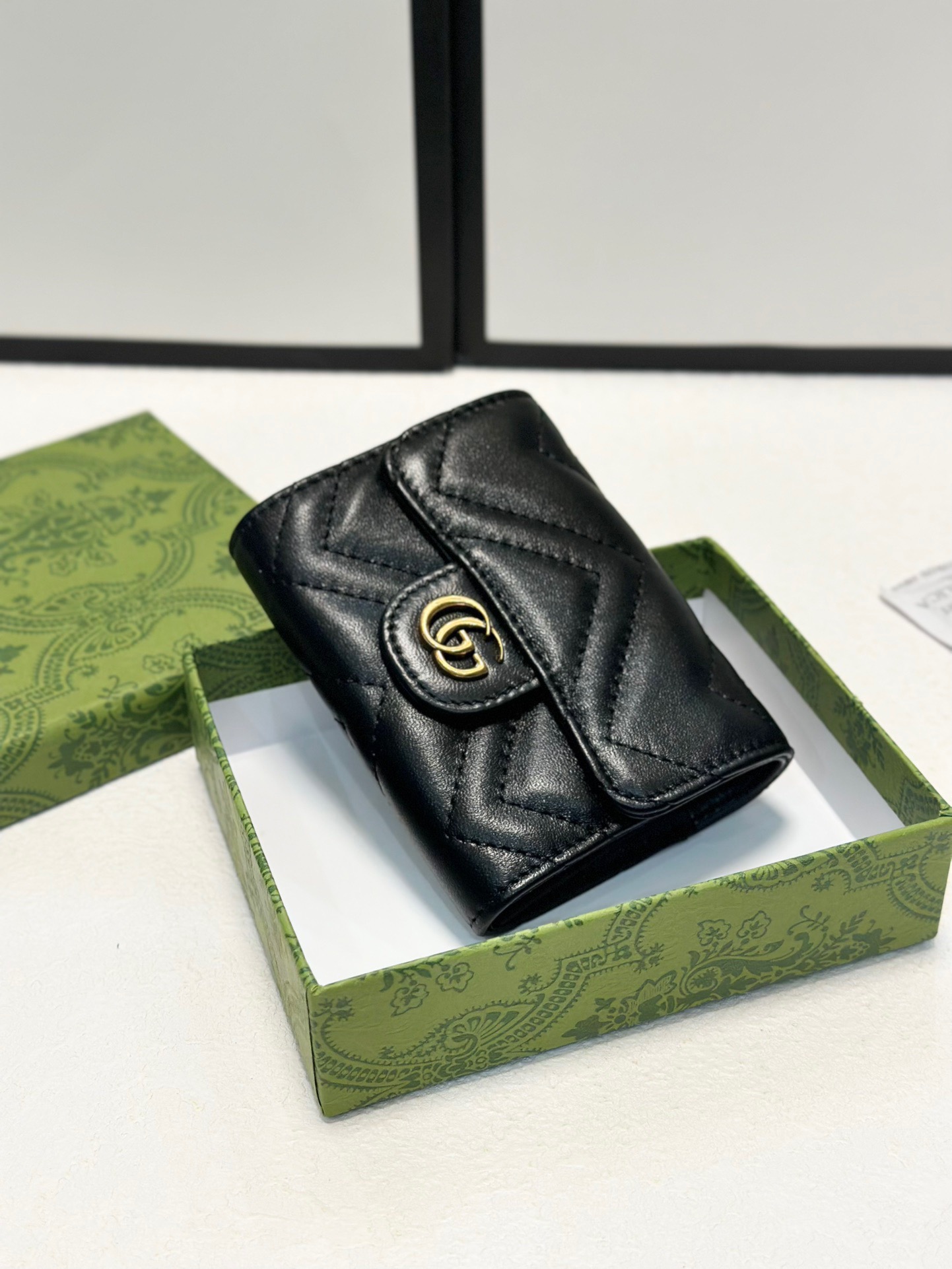 Gucci's new card holder - cnluxepick