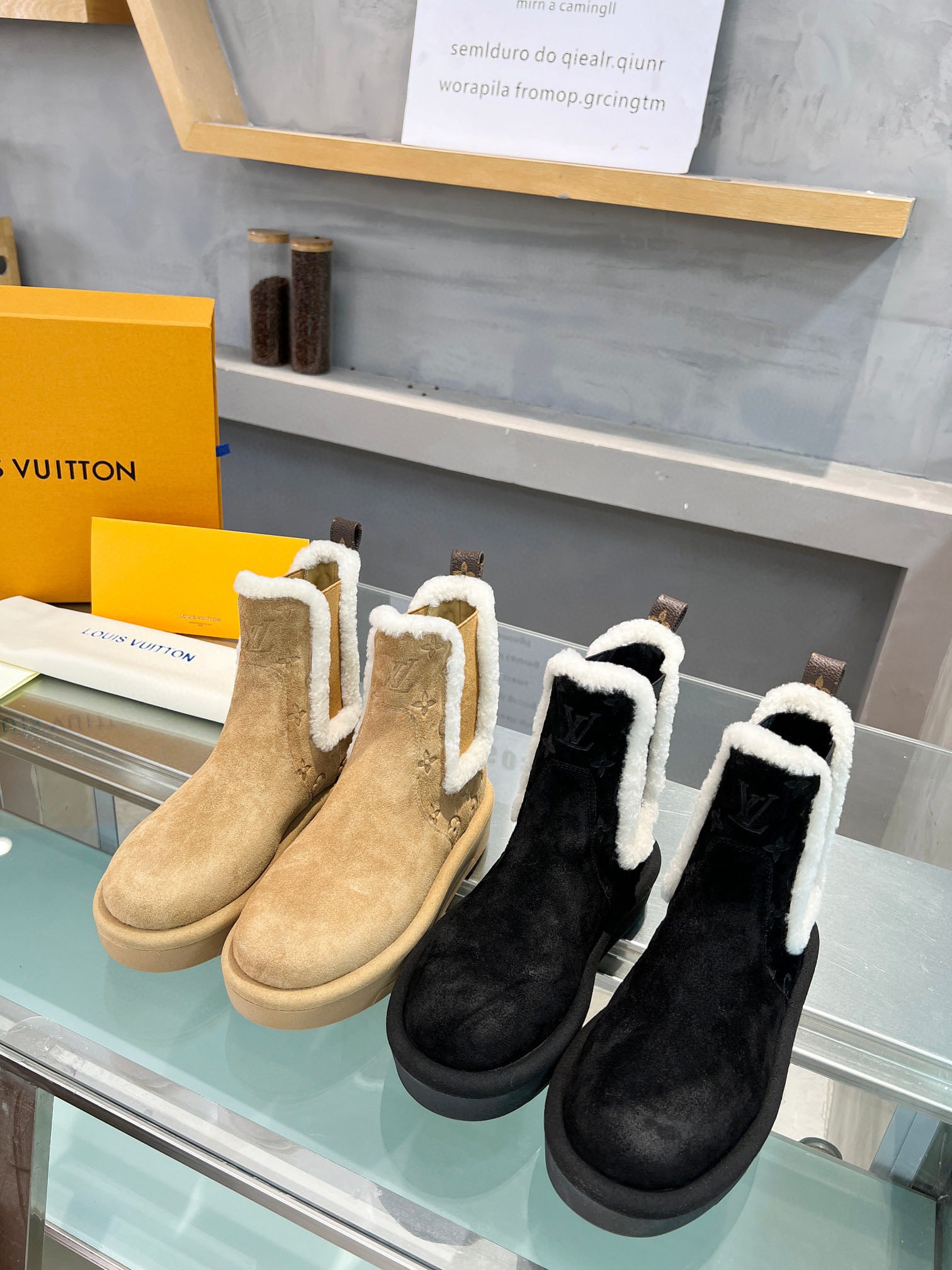 Louis Vuitton Aspen Chelsea Ankle Boot Black 1Adc6V