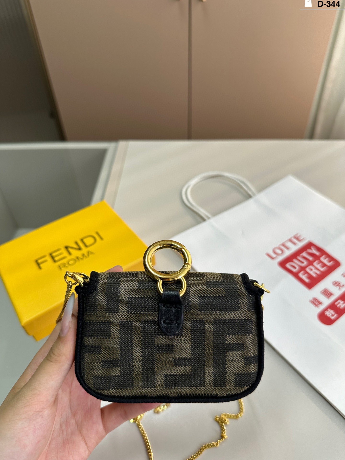 Fendi's new lipstick bag - cnluxepick
