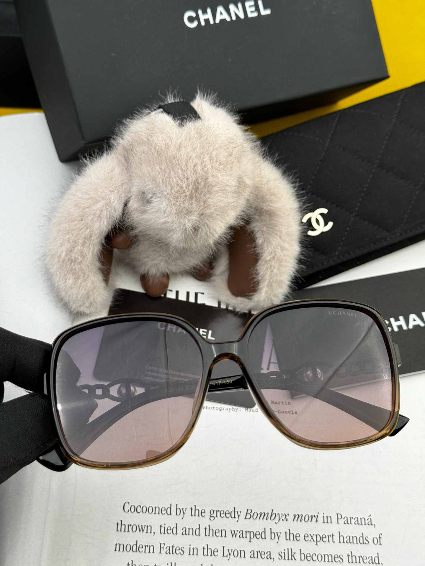 2025 Chanel Pearl Large Frame Polarized Sunglasses - cnluxepick