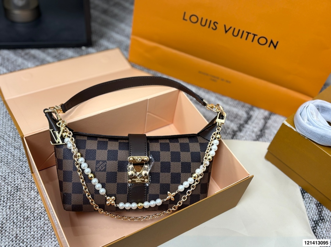 LV Pochette Mia Handbag - cnluxepick