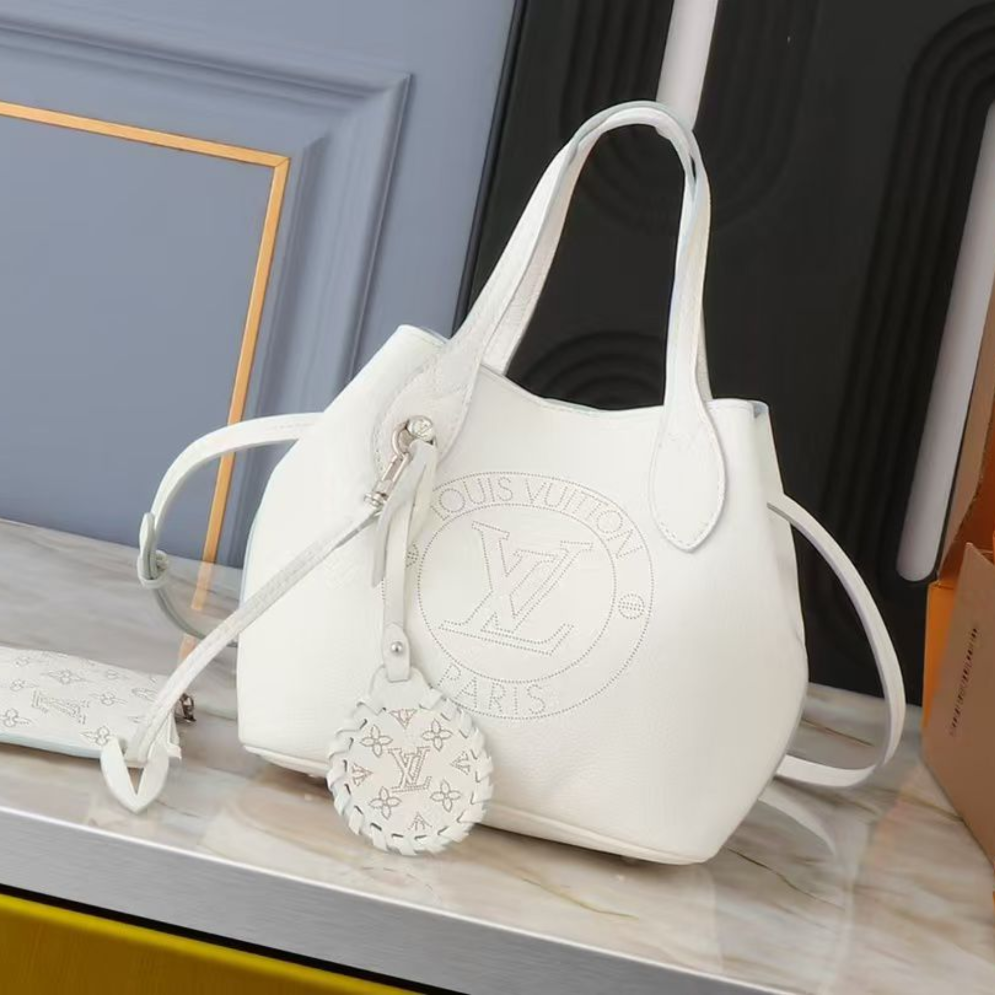 Louis Vuitton Blossom Mahina Bag With Lv Circle Motif White 23Cm