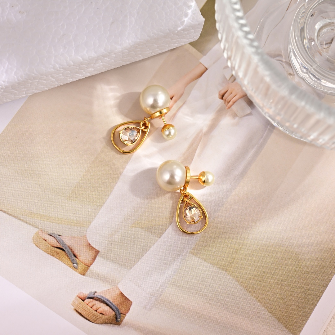 Dior's new pearl earrings - cnluxepick